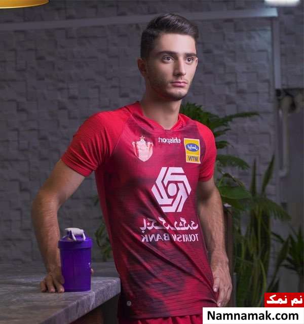 آریا برزگر