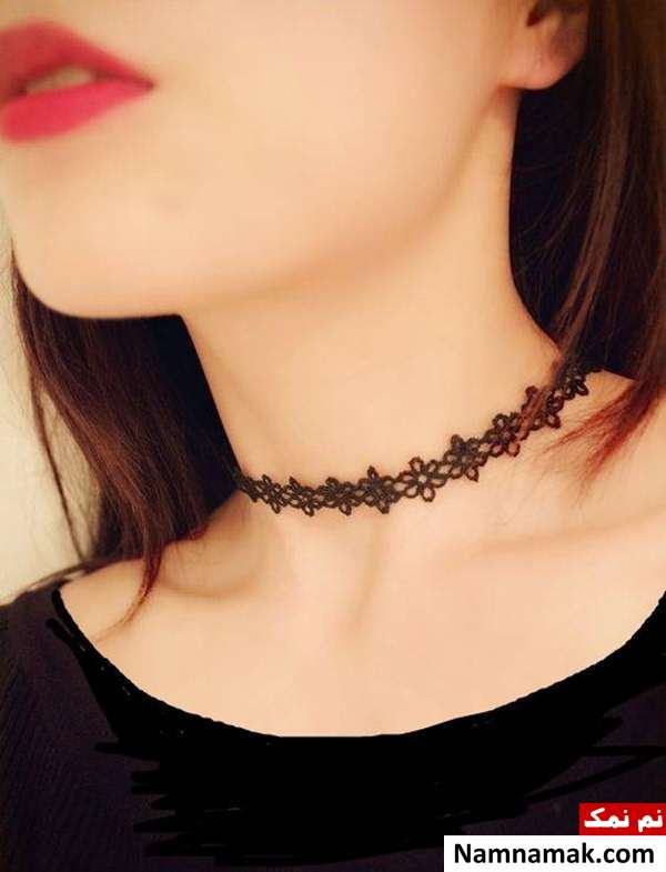 گردنبند چسبیده به گردن