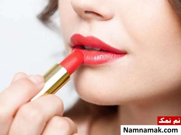 جلوگیری از ترک خوردن لب ها رژ لب زدن