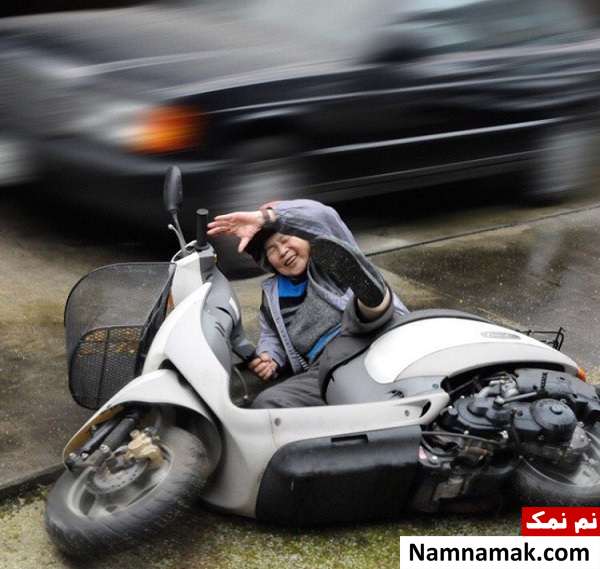 پیرزن 89 ساله با سلفی های جالبش سوژه رسانه ها شد + تصاویر