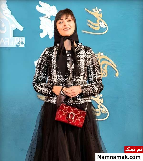 تیپ آبی و مشکی لاله مرزبان