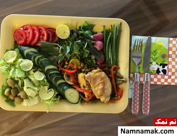 تهیه خوراک مرغ
