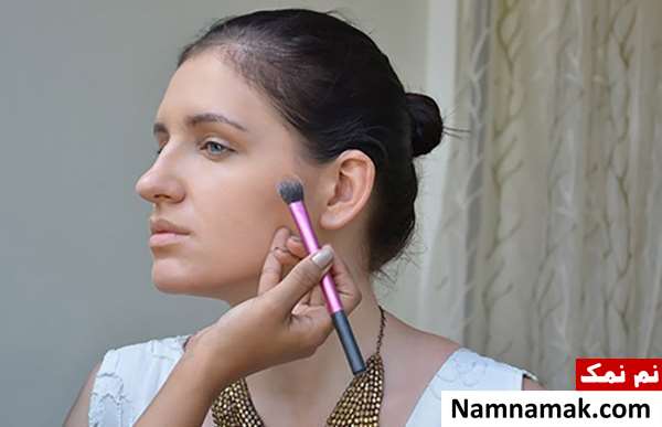 استفاده از پودر کانتورینگ روی گونه استفاده از پودر کانتورینگ روی گونه