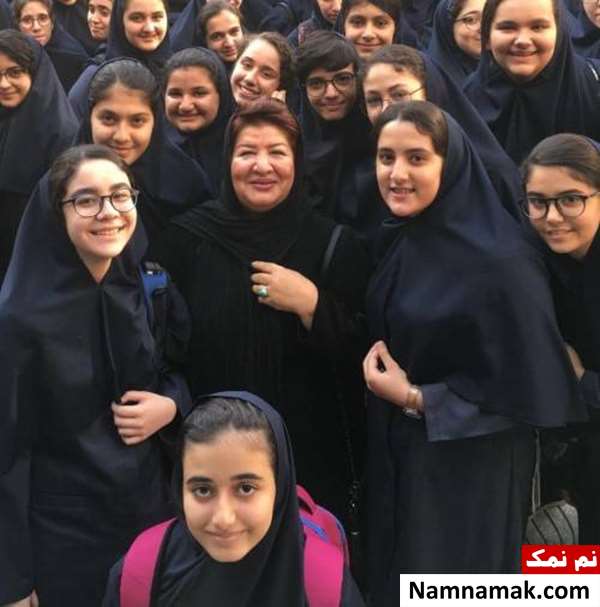 پوران درخشنده عکس پوران درخشنده در اولین روز مدرسه
