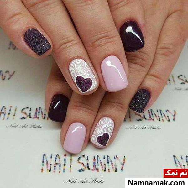 طرح قلب روی ناخن با لاک بنفش و سفید