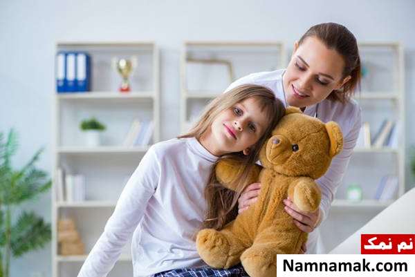 دادن عروسک محبوب کودک 