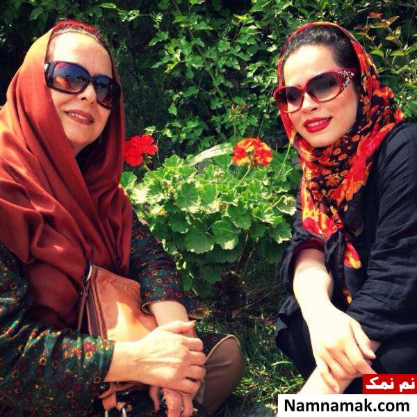 ملیکا شریفی نیا و مادرش