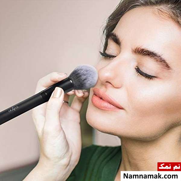 رژلب مات آرایش مخصوص روزهای بارانی