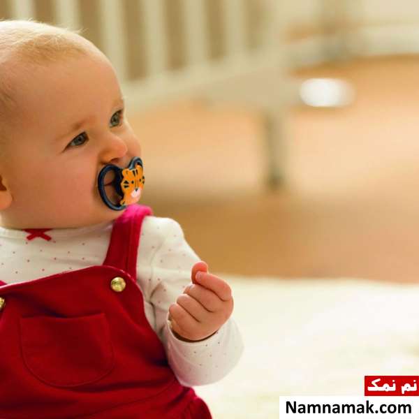 گرفتن پستانک از نوزاد سه ماهه