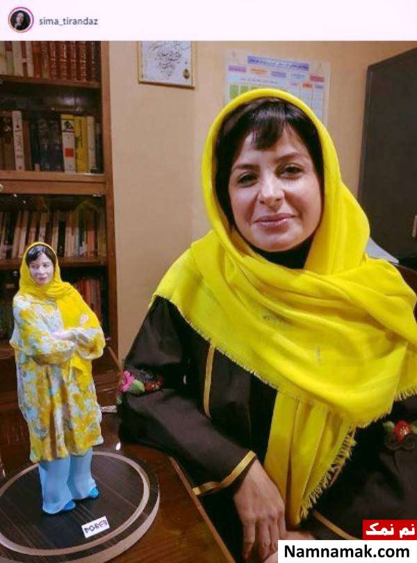 سیما تیرانداز سیما تیرانداز در کنار مجسمه خودش