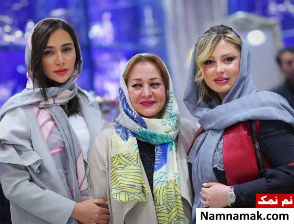 نیوشا ضیغمی و خواهرش روشا نیوشا ضیغمی در کنار خواهرش روشا