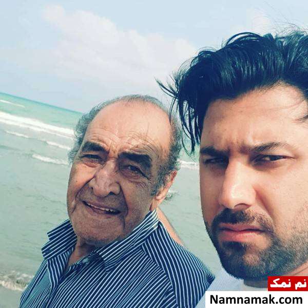  احسان خواجه امیری در کنار پدرش