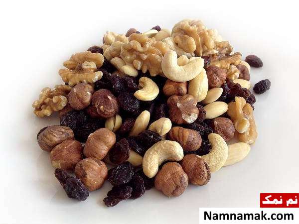 خوردن آجیل