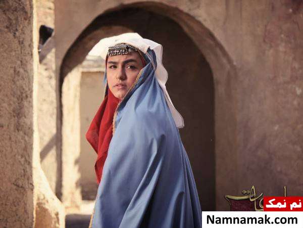 نیکی نصیریان در نمایی از سریال بانوی عمارت