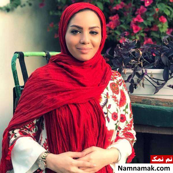 مبینا نصیری مبینا نصیری با لباس رنگی رنگی