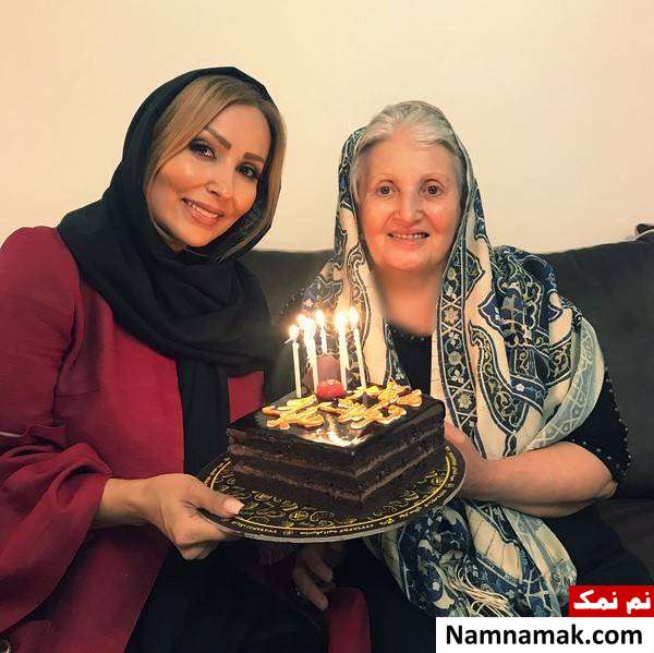 پرستو صالحی و مادرش پرستو صالحی در کنار مادرش