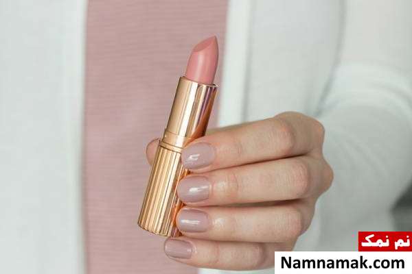رژلب مات رژلب مات ماندگاری بیشتری دارد