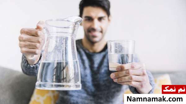 آب خوردن به خاطر رنگ ادرار