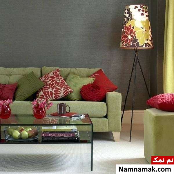 دکوراسیون مبلمان با کوسن های سبز و قرمز
