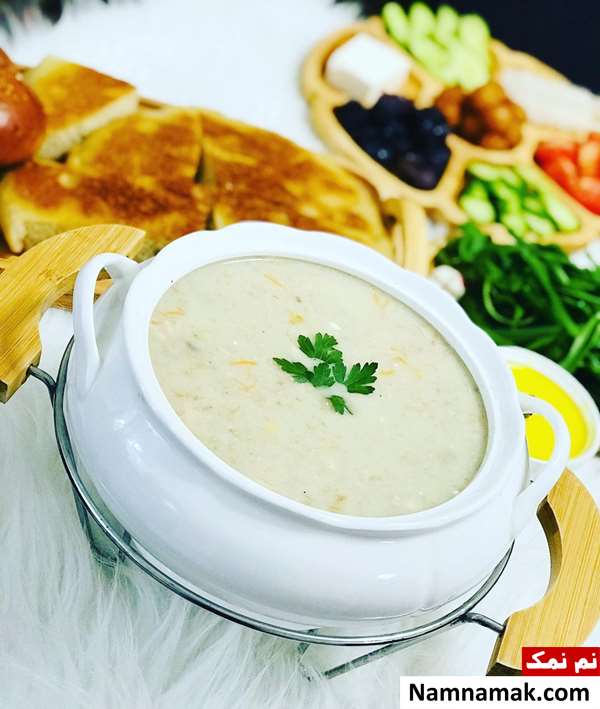 سوپ شیر و قارچ با آرد