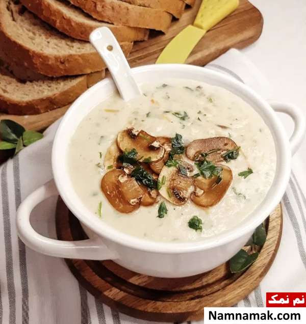 سوپ شیر و قارچ با آرد