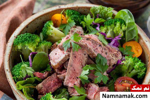 طرز تهیه سالاد استیک و کلم بروکسل
