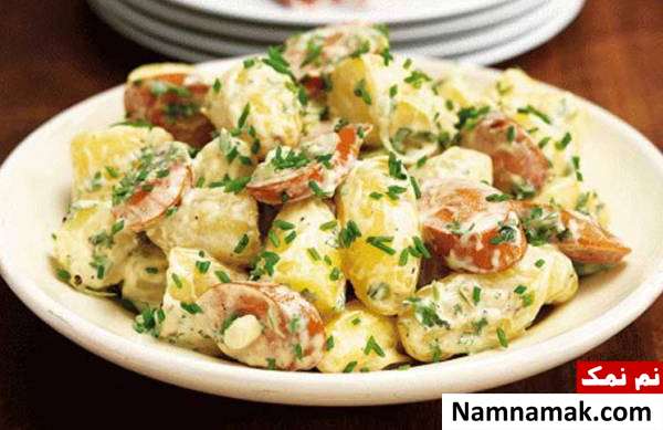 طرز تهیه سالاد سوسیس و سیب زمینی
