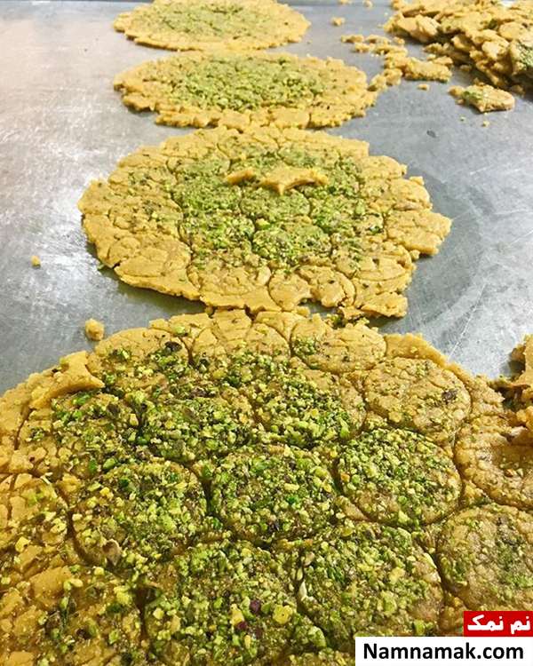 دستور تهیه سوهان قم با بادکا و بدون بادکا طرز تهیه سوهان قم بدون بادکا