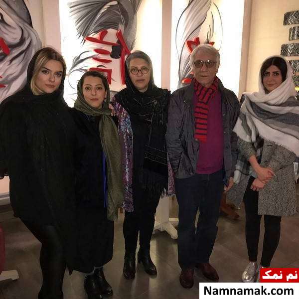 رویا تیموریان و خانواده عکسی از رویا تیموریان و دخترانش در کنار مسعود رایگان