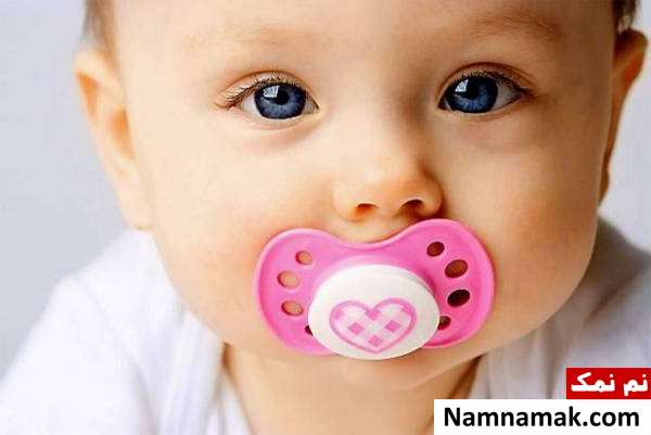 نحوه قرار دادن پستانک در دهان نوزاد