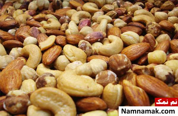 آجیل خوردن در نوروز
