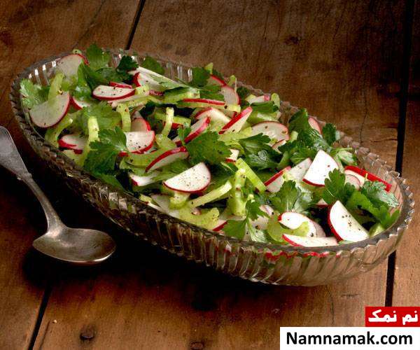 طرز تهیه سالاد کاهو و تربچه و گشنیز