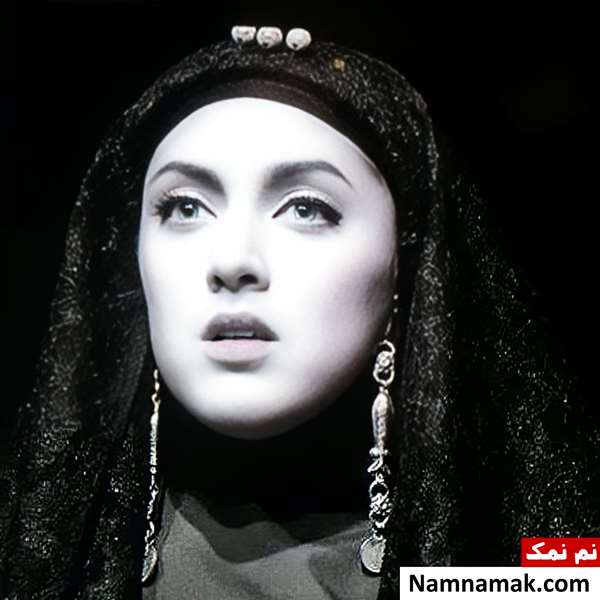 ماه گل مهر در نمایش خانه پدری