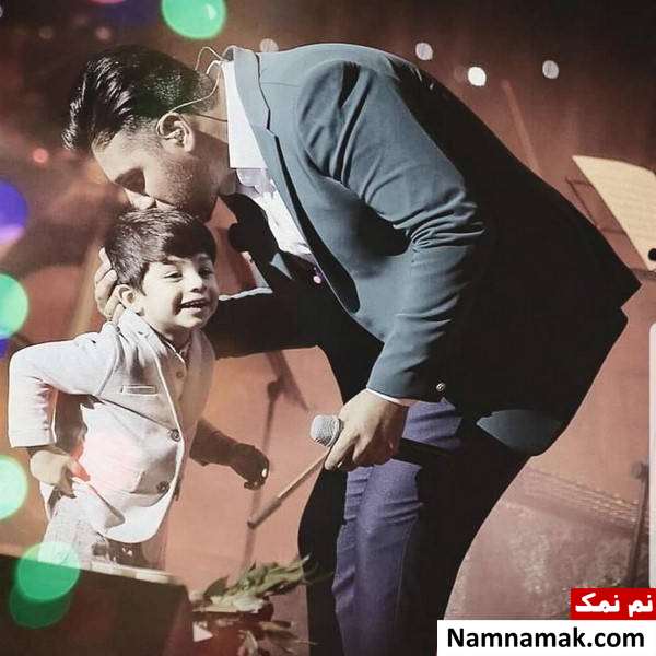 عکسی از احسان خواجه امیری و پسرش