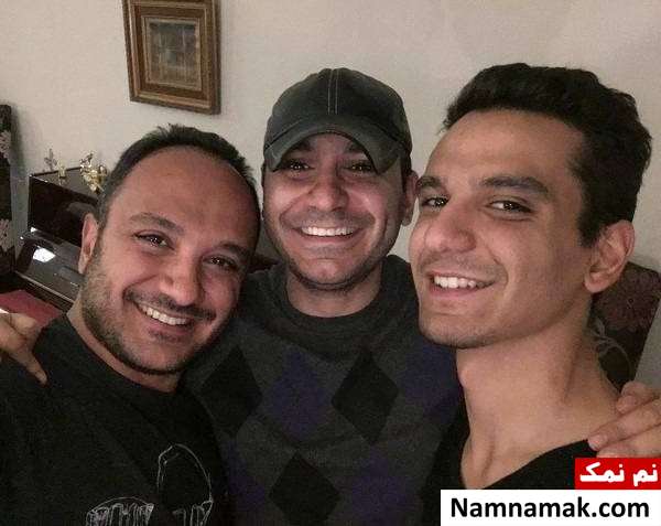 احسان کرمی در کنار دو برادرش