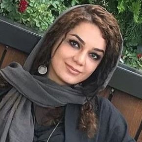 سلفی برفی مونا برزویی و همسرش