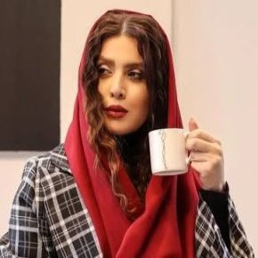 نازنین کریمی با لباس ارتشی