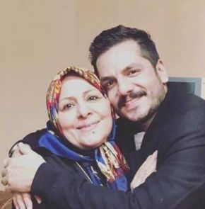 عکس های عباس غزالی در کنار مادر و خانواده اش
