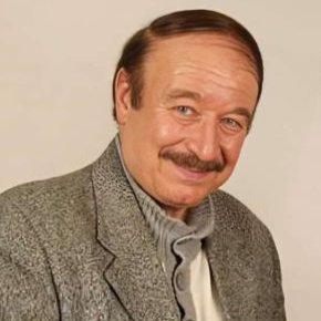 منشی حاج یونس در سریال میوه ممنوعه
