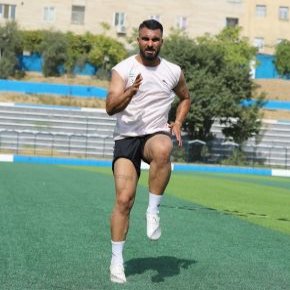 تمرینات بدنسازی علی مبارکی بازیکن ایرانی اسپورتینگ + فیلم