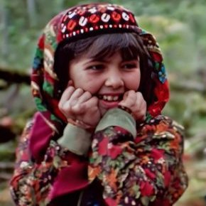 کودکی لیلی در سریال در چشم باد