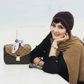 خالکوبی تاج ملکه روی دست مریم معصومی