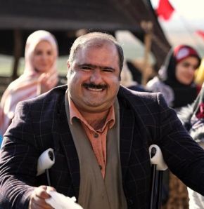 عکس کاظم نوربخش در کنار دخترانش