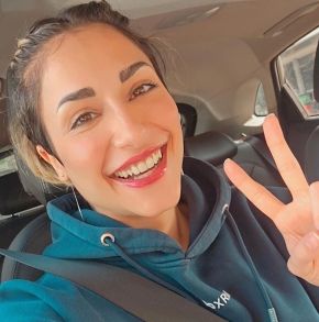 بیوگرافی آرزو علی زلفی مجری منوتو و همسرش + فرزندان