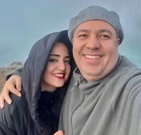 سلفی نرگس محمدی و همسرش در حاشیه کنسرت امید حاجیلی