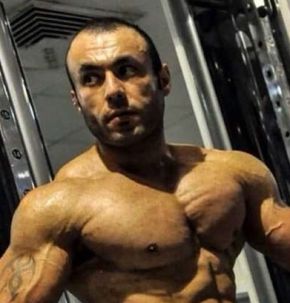 بیوگرافی امیر شکرگزار قهرمان پاورلیفتینگ پرس سینه