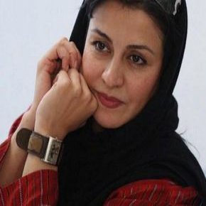 مریلا زارعی در حال سیگار کشیدن