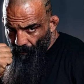 پیشنهاد صد هزار دلاری اکبر آزادی فر به سازمان mma بحرین